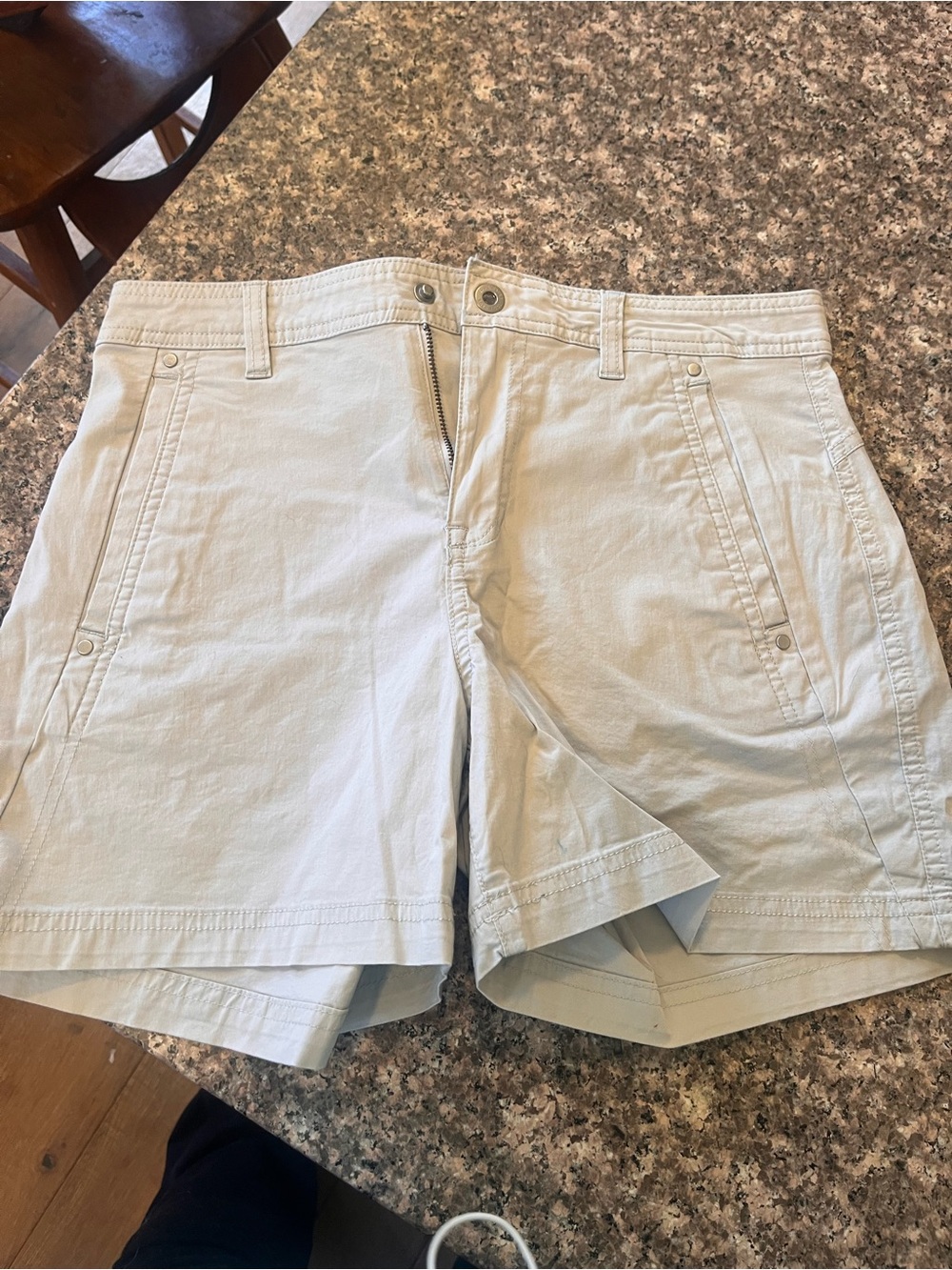 Eddie Bauer Women’s Casual Cotton Blend Chino Shorts in Light Beige Size 6